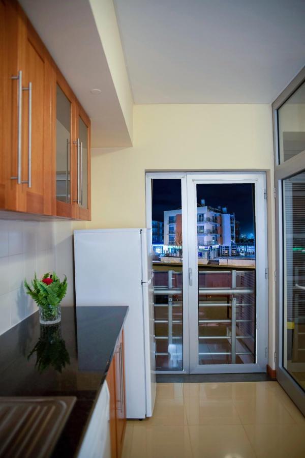 Vizinha'S Mommy'S Apartment 蓬塔德尔加达 外观 照片